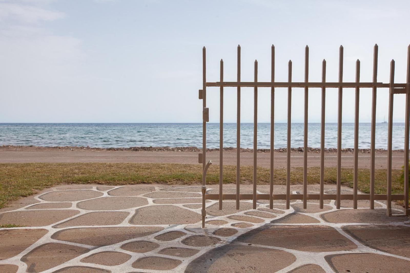 Holiday home The Great Wave Beachfront House Nea Plagia Sozopoli