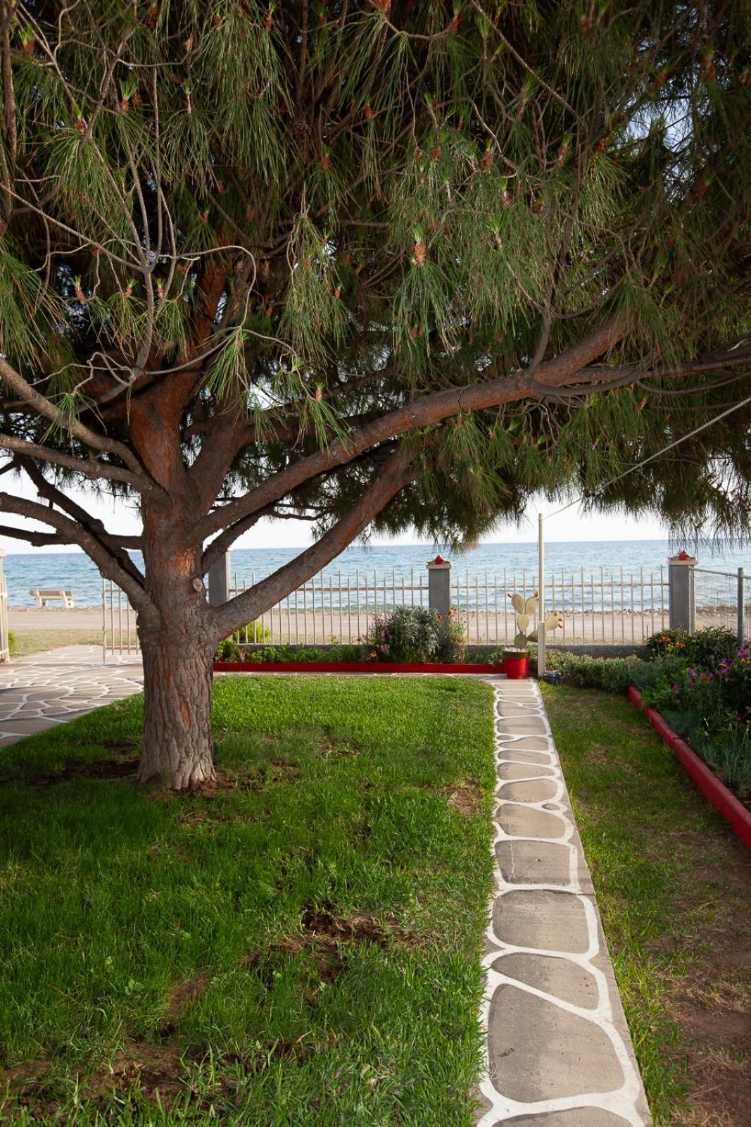 Holiday home The Great Wave Beachfront House Nea Plagia