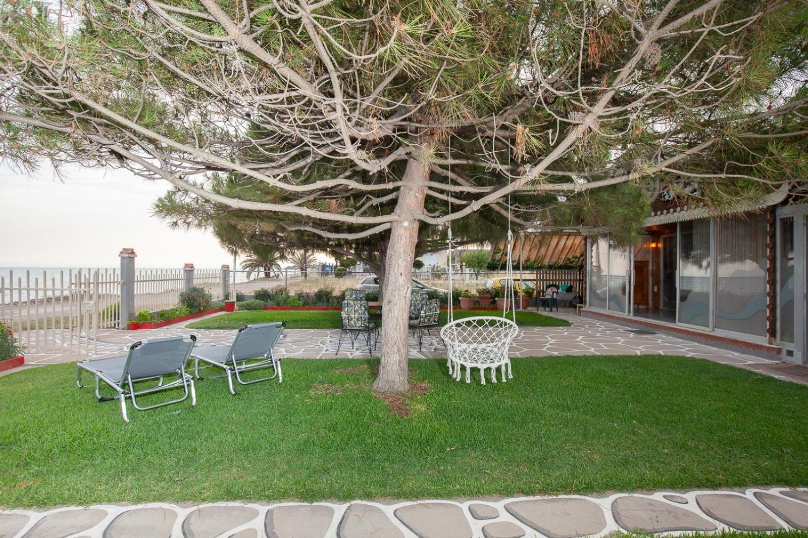 The Great Wave Beachfront House Nea Plagia