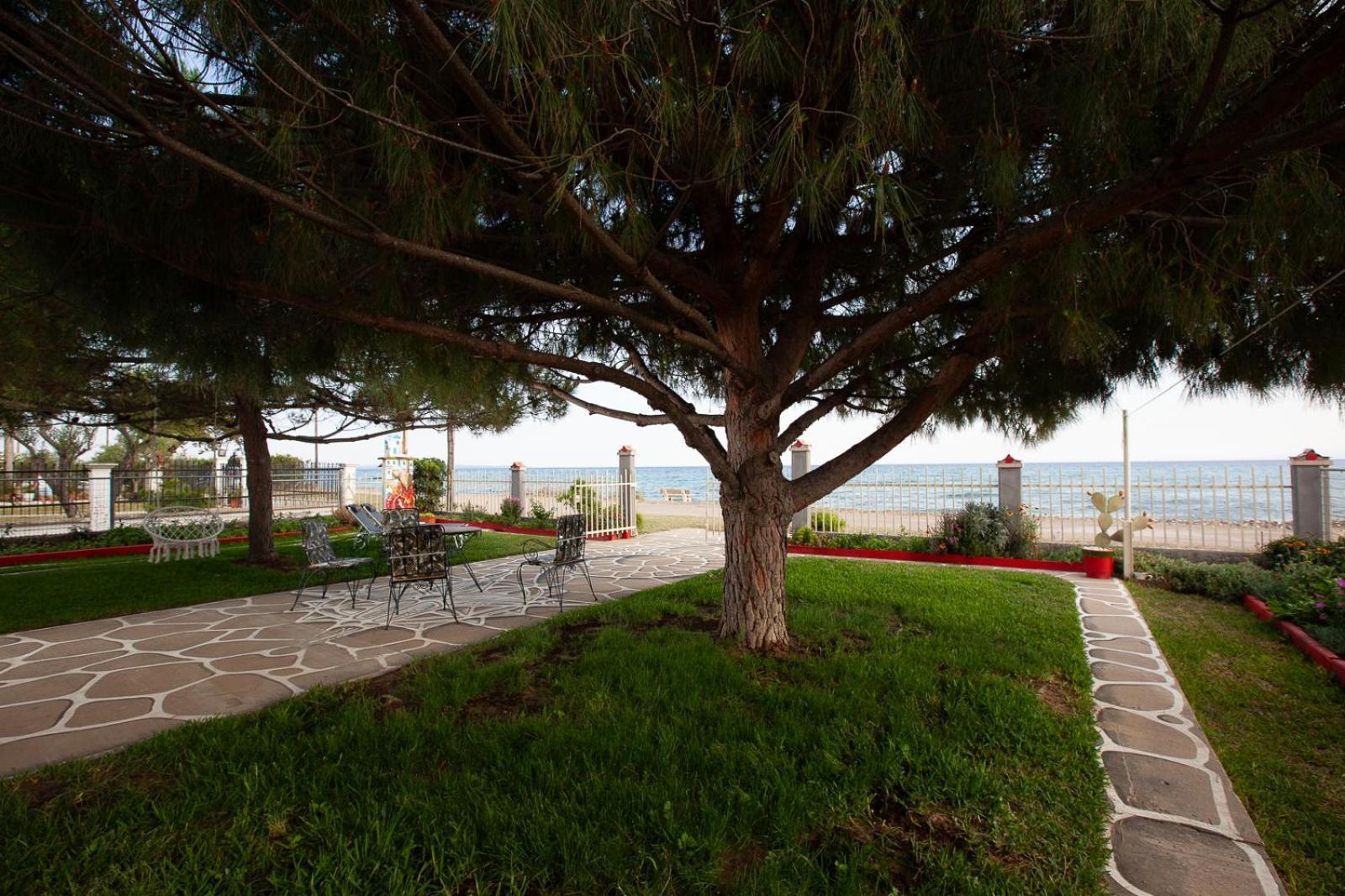 Dom wakacyjny The Great Wave Beachfront House Nea Plagia Sozopoli
