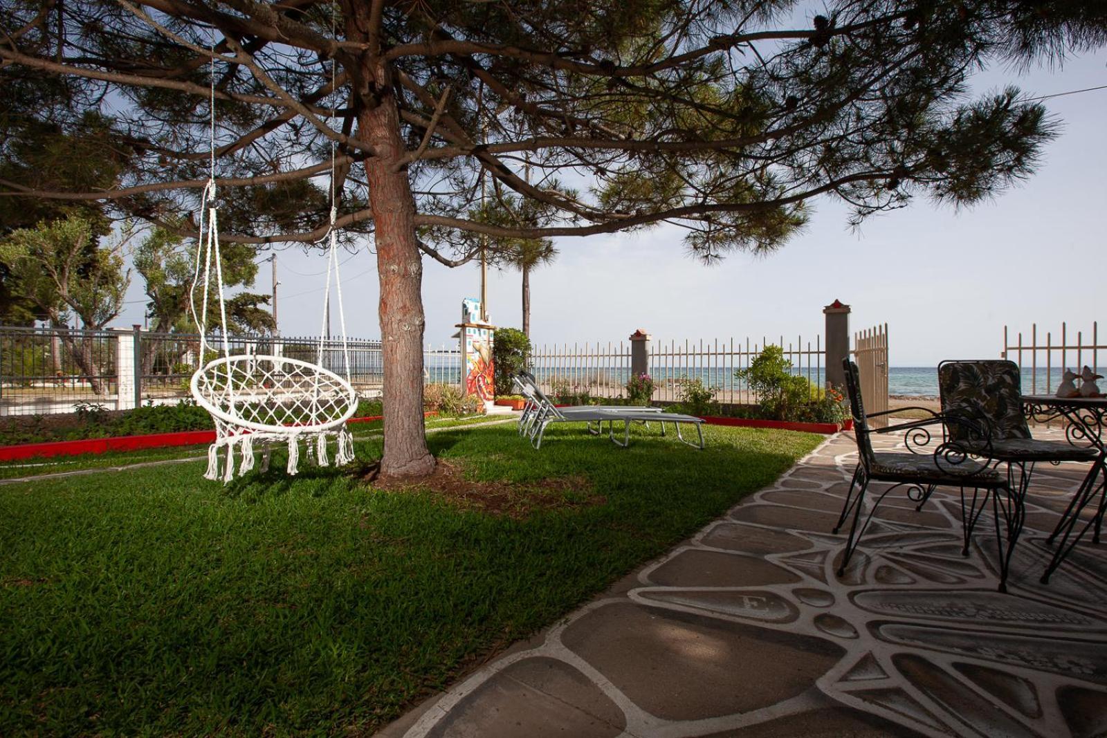The Great Wave Beachfront House Nea Plagia